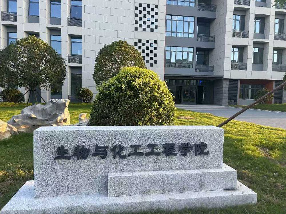 房县扬州职业大学体育场高杆灯项目